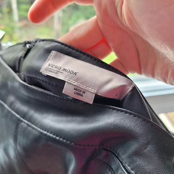 Black Leather skirt - Picture 5 of 6